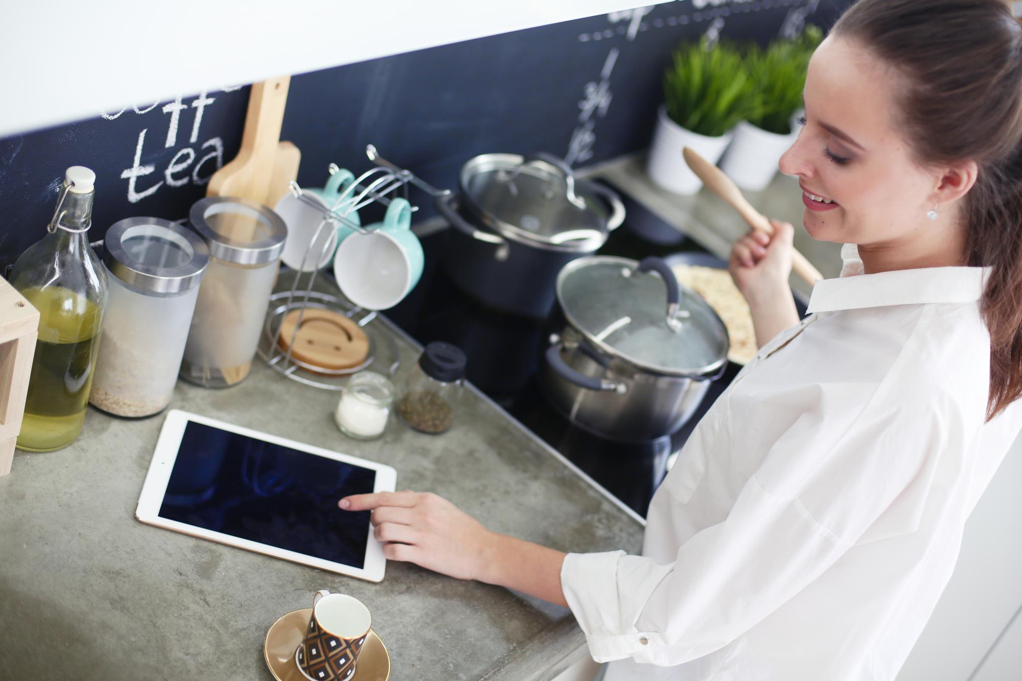 Sessione dimostrativa con tecnologie digitali in cucina